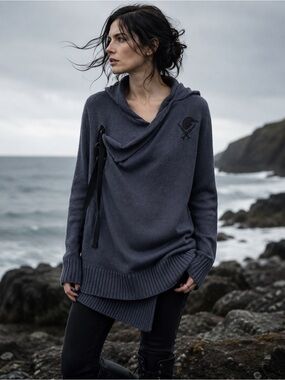 Her Universe Netflix Shadow & Bone Inej Hooded Cardigan M Embroidered Crow Bird